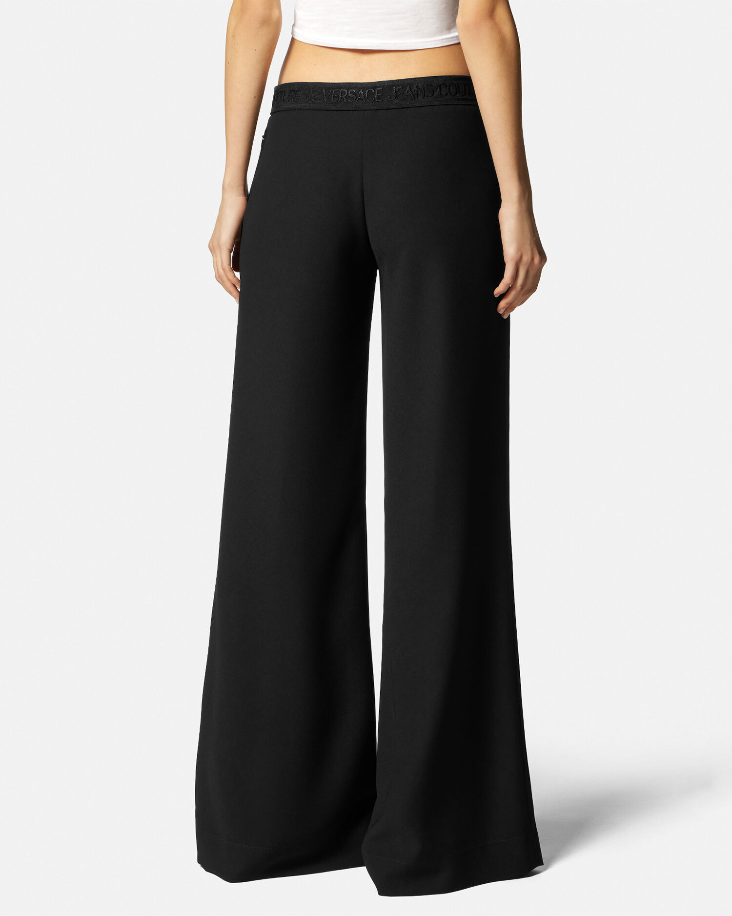 Pantalones anchos con logotipo