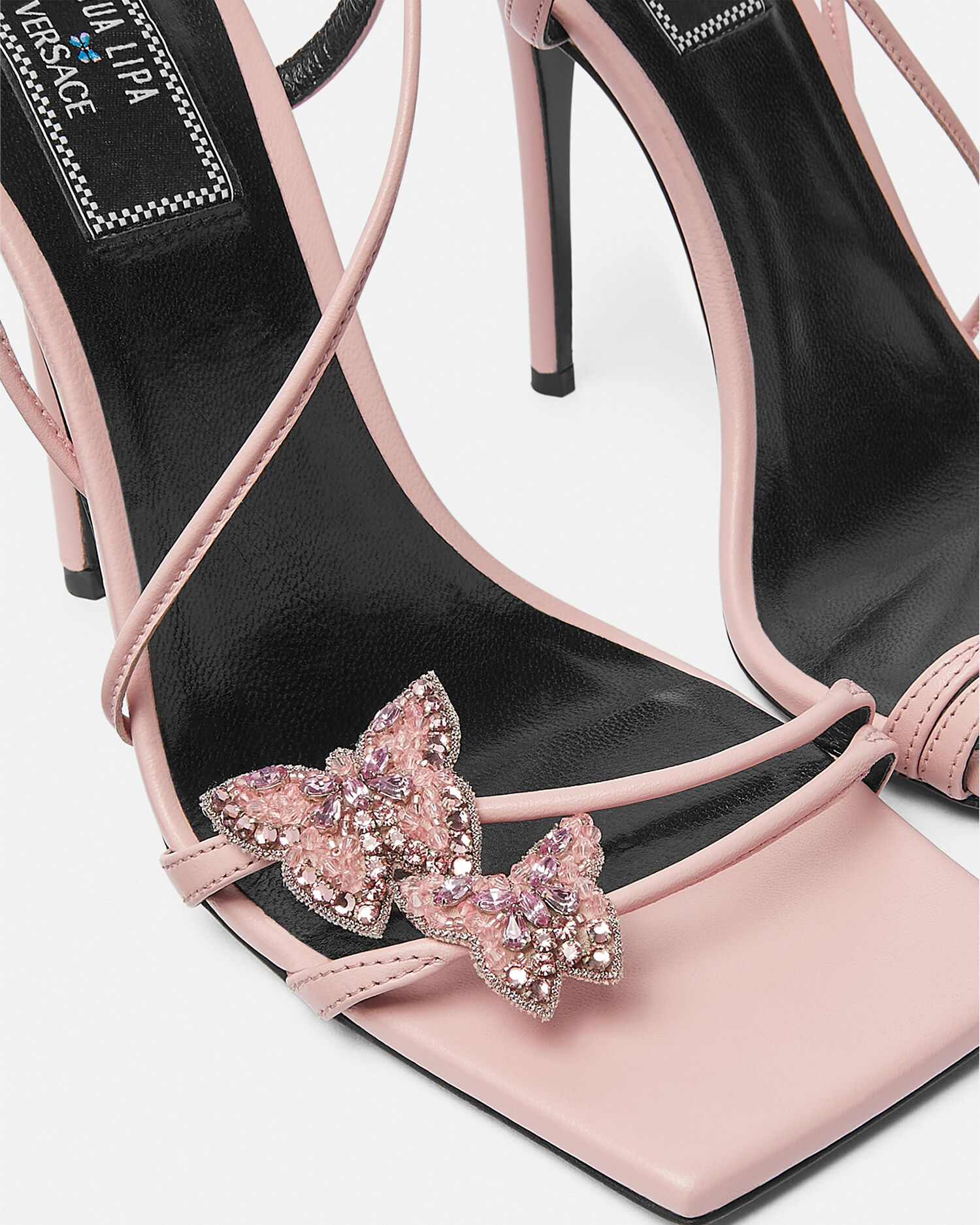 Versace Sandalias de sat n de mariposas y cristal para Mujer