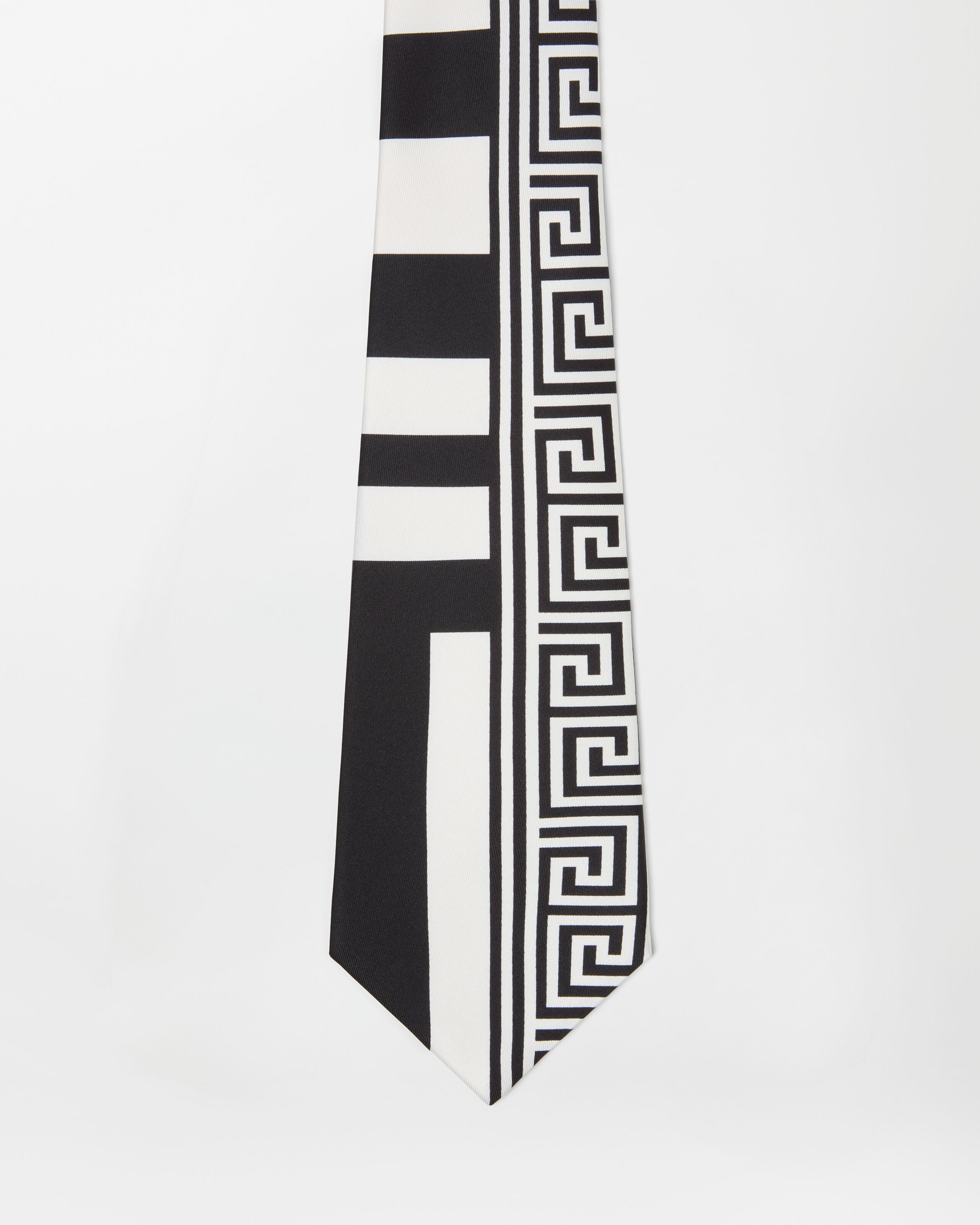 サリバン SILK TWILL NECK TIE black Black Tie in Pure Silk | SUITSUPPLY