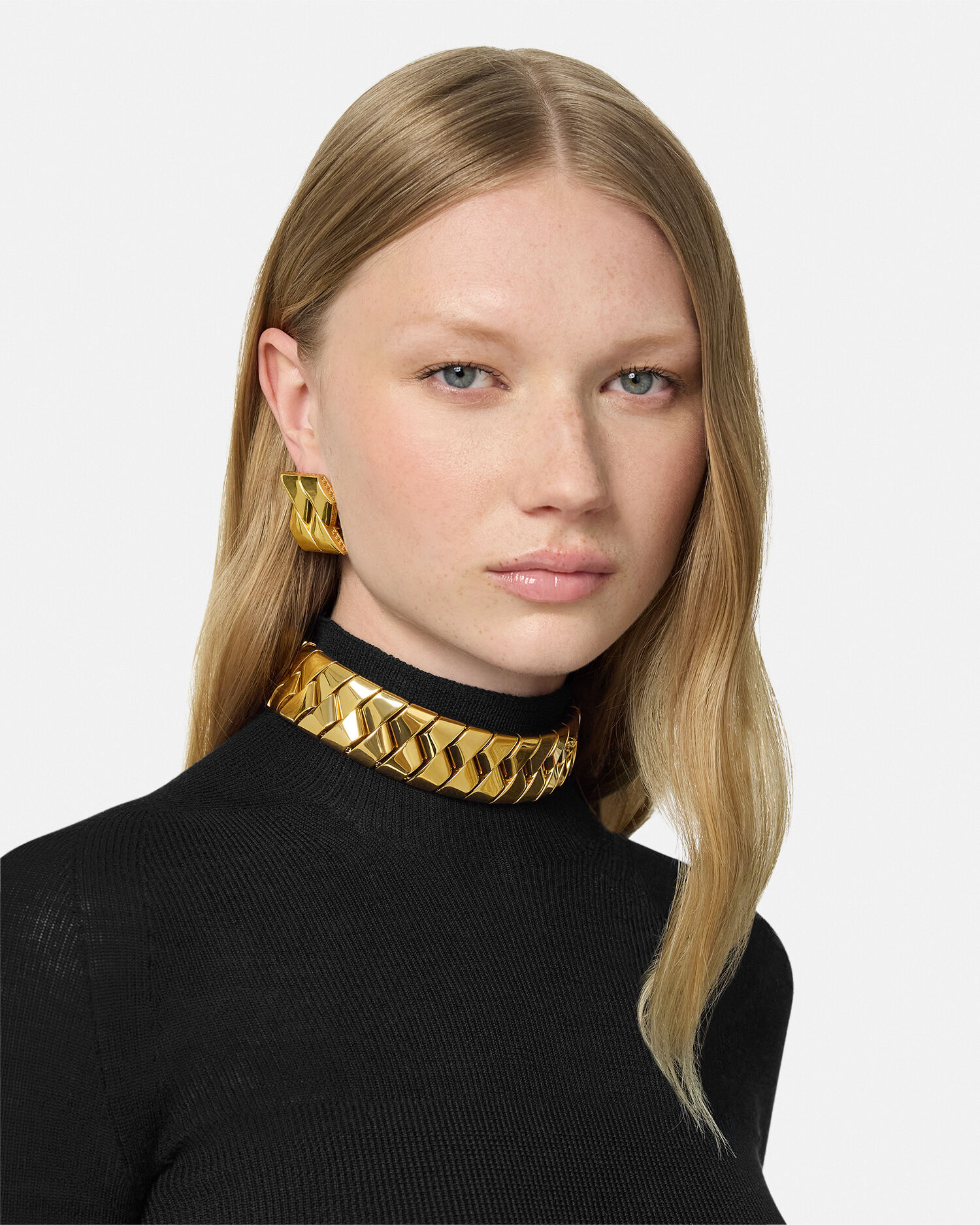 Versace logo choker hot sale