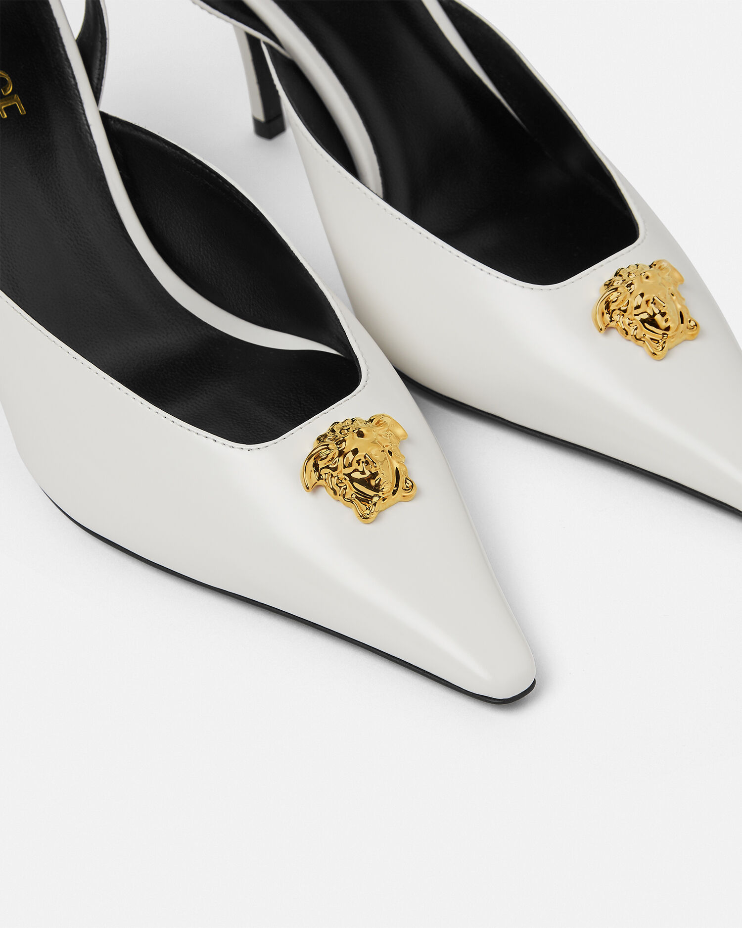 VERSACE 厚底ローファー　38 メデューサオールホワイト　2024SS La Medusa Leather Slingbacks 85 mm White | VERSACE US