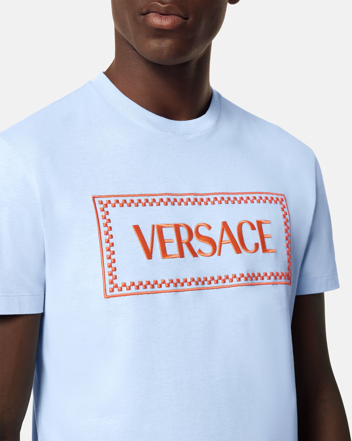 T shirt versace scritta colorata best sale