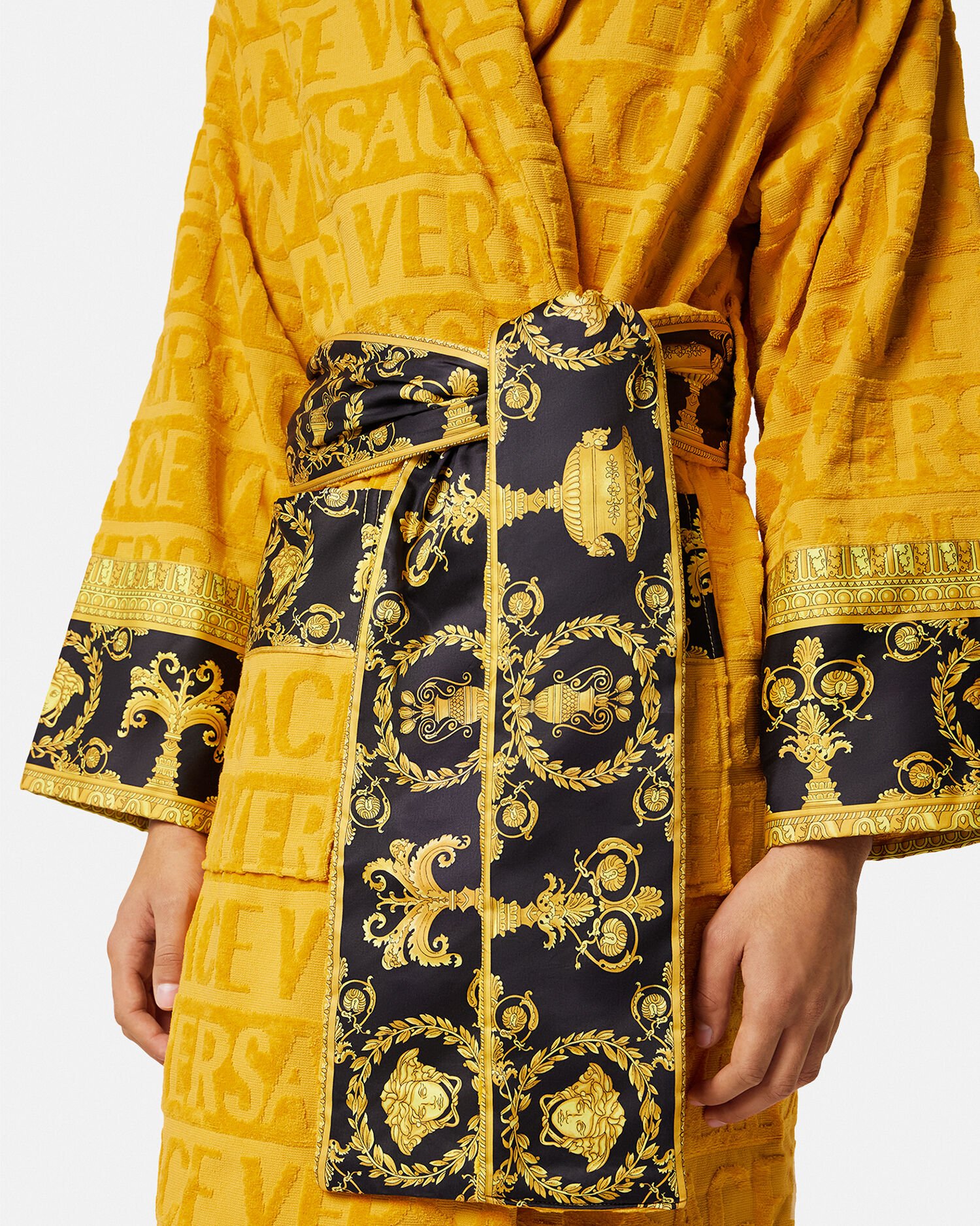 Robe hotsell style versace