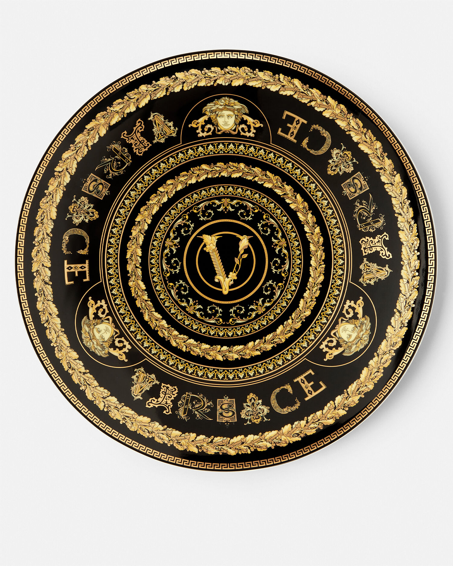 Virtus Gala Black Charger Plate 33 cm Print | VERSACE US