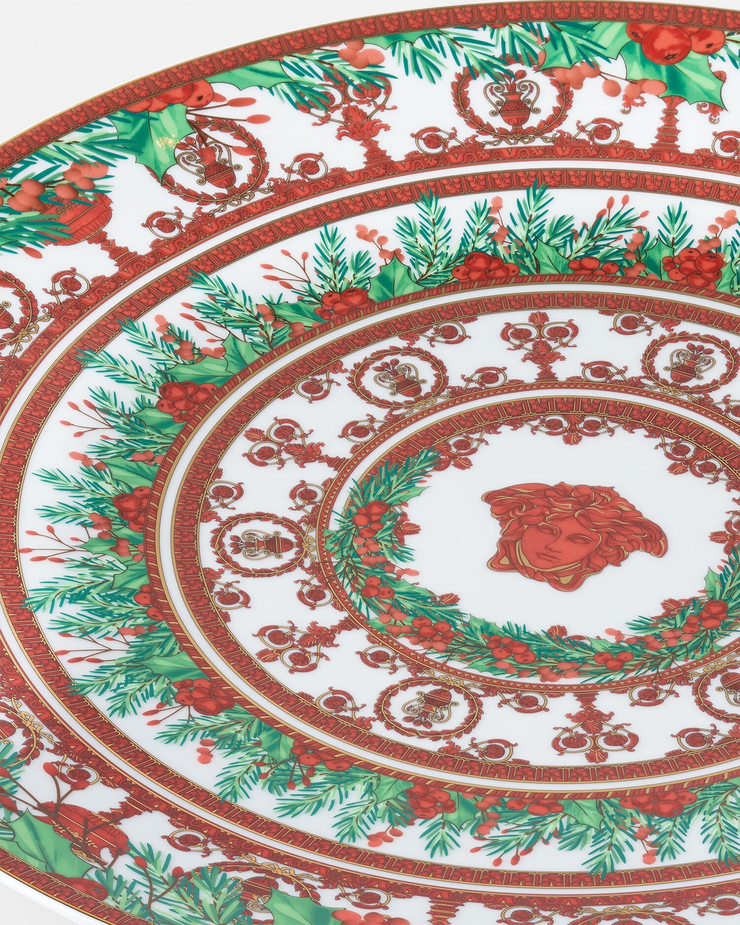 Medusa Garland Holiday Plate 13"