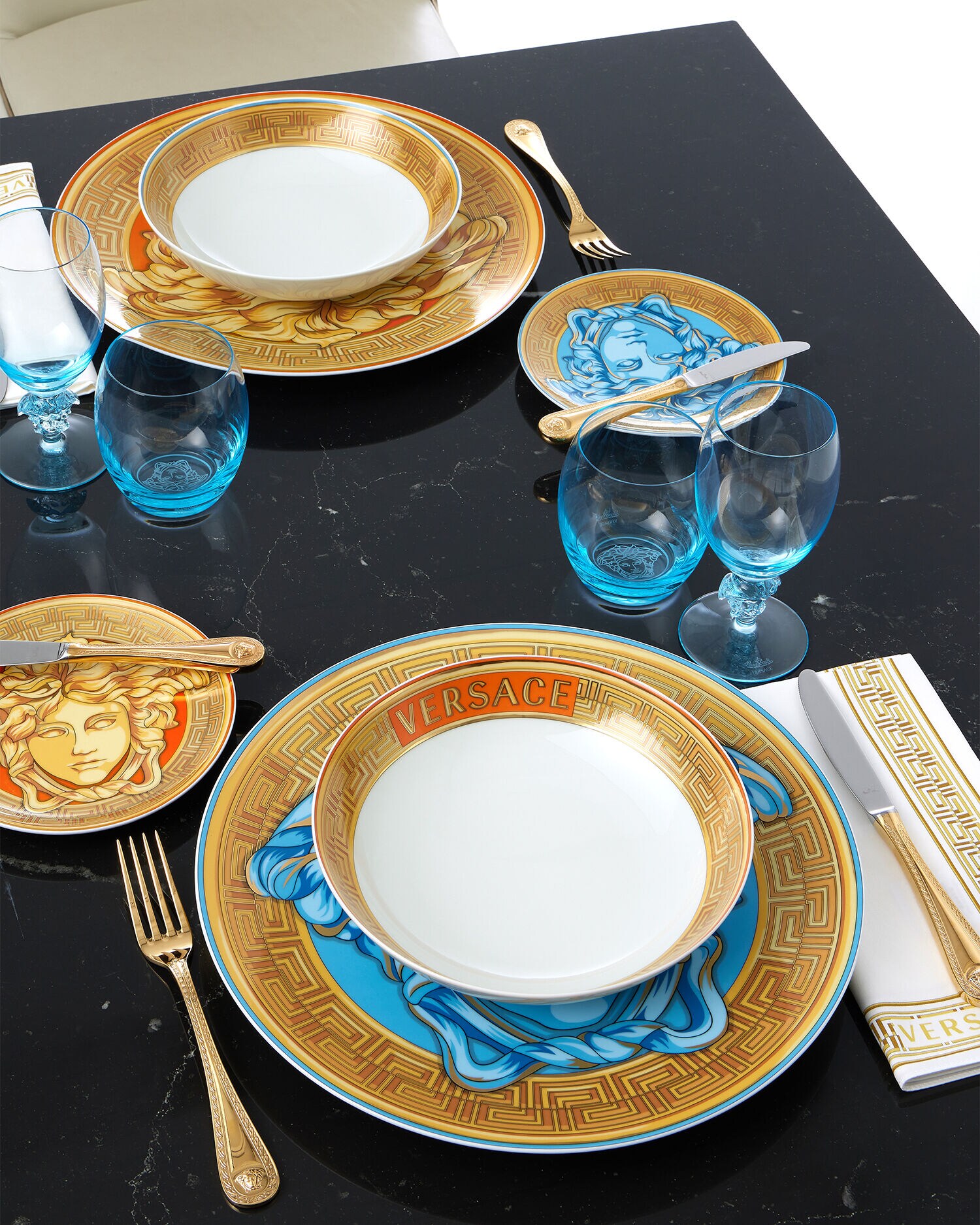 Medusa Amplified Deep Plate 22 cm Print | VERSACE