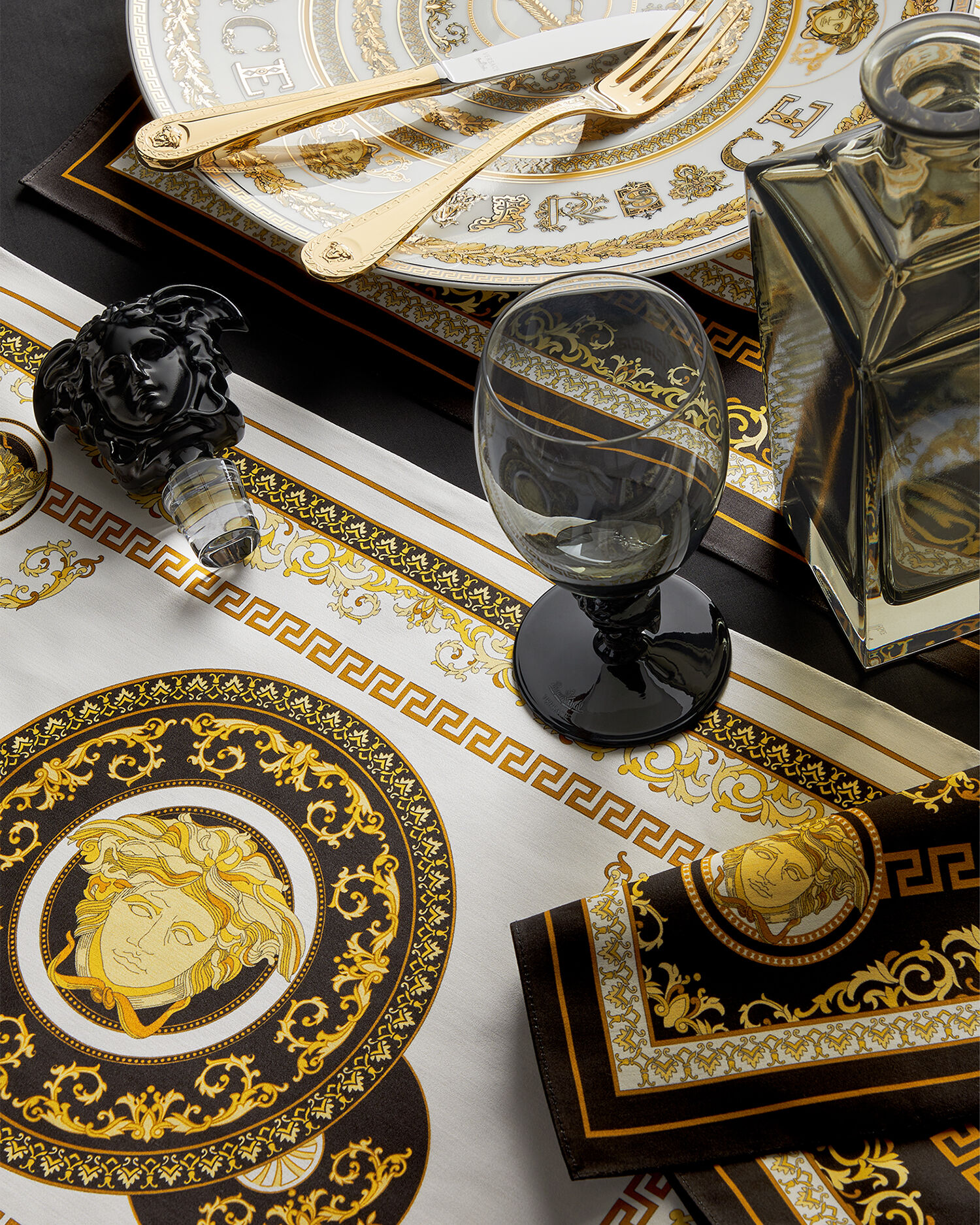 Versace Medusa Gala Napkin Placemat Set Home Collection