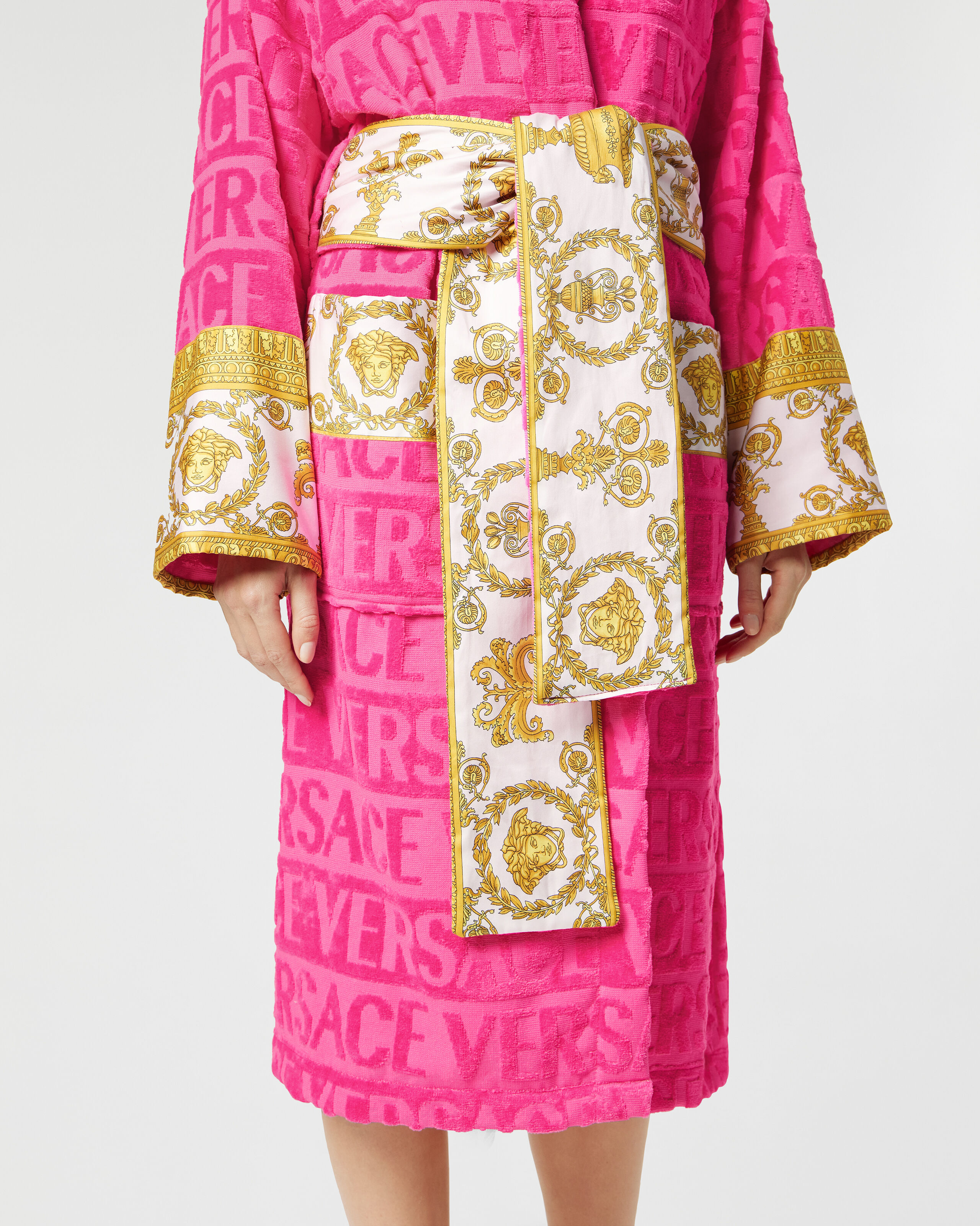 I ♡ Baroque Bathrobe Pink | VERSACE US