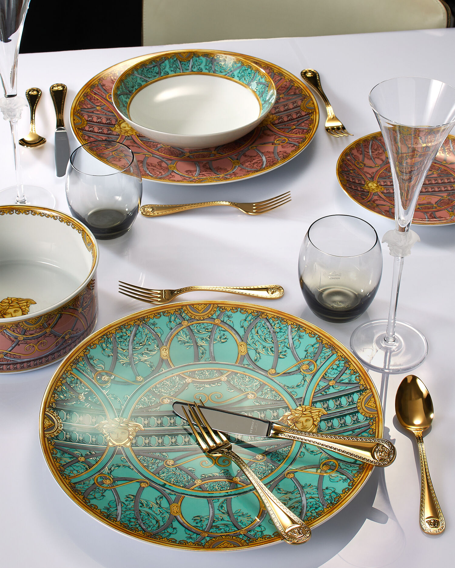 La Scala del Palazzo Verde Charger Plate 33 cm Green | VERSACE