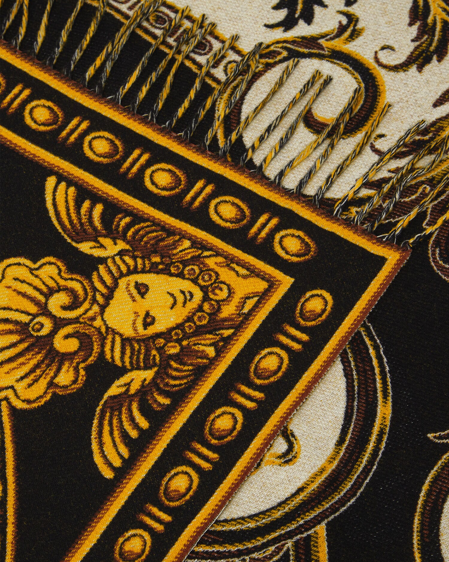 La Coupe Des Dieux Fringed Blanket Print | VERSACE US