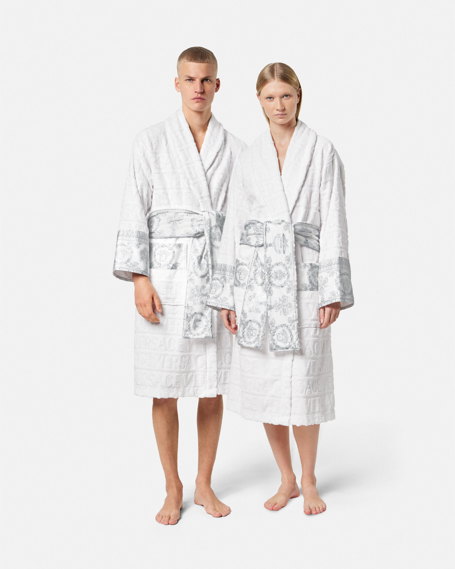 I ♡ Baroque Bathrobe White,Silver | VERSACE US