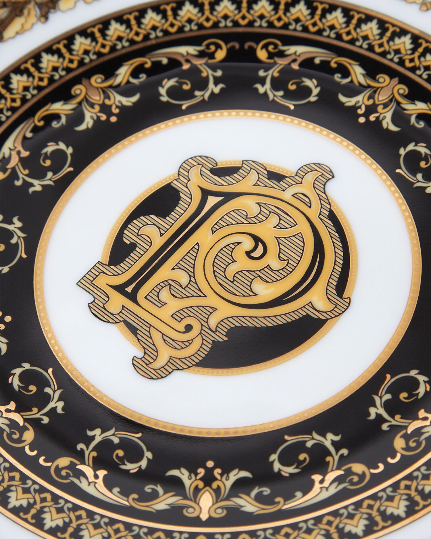 Virtus Alphabet P Plate 6.7"