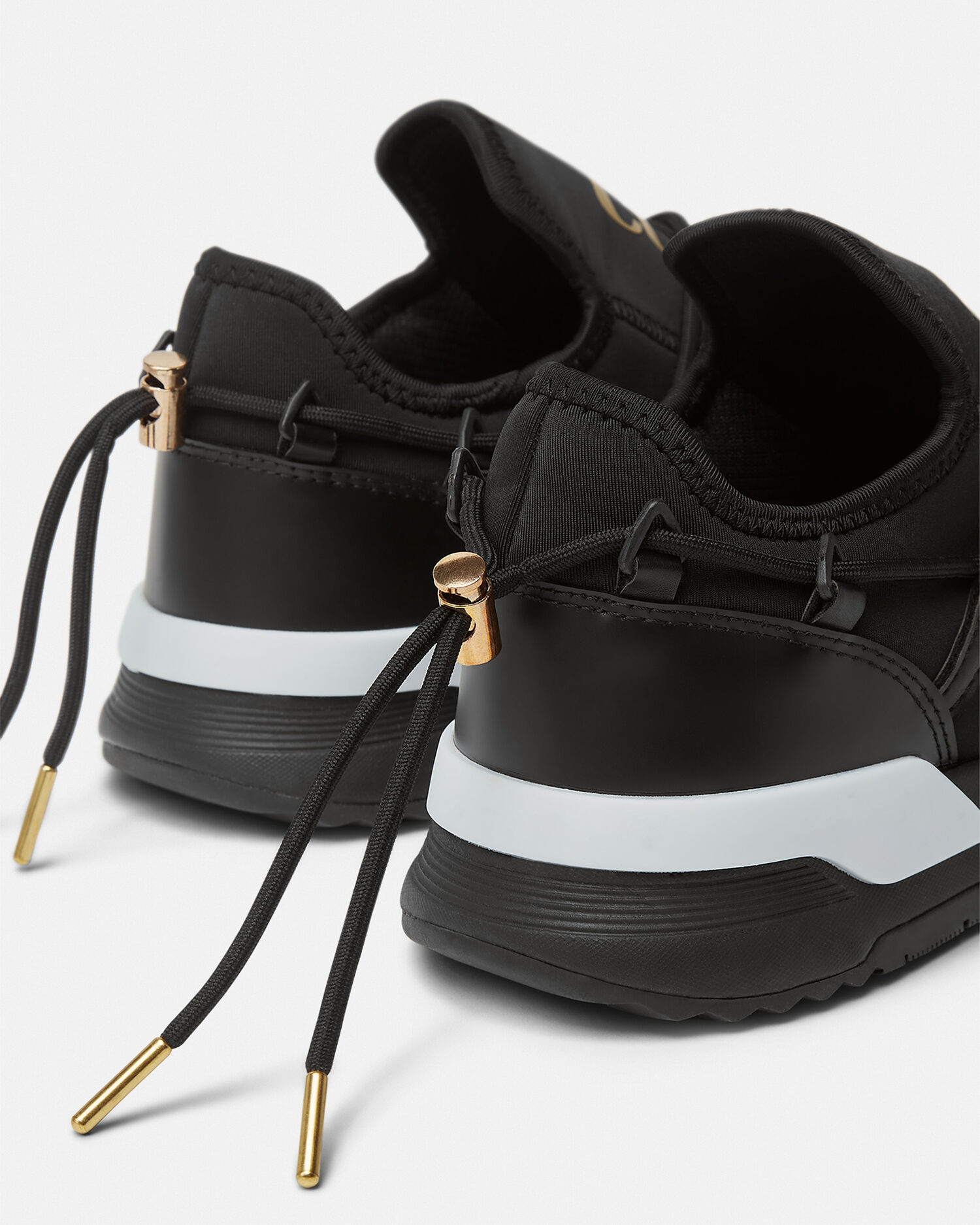 Gv hotsell trainer versace