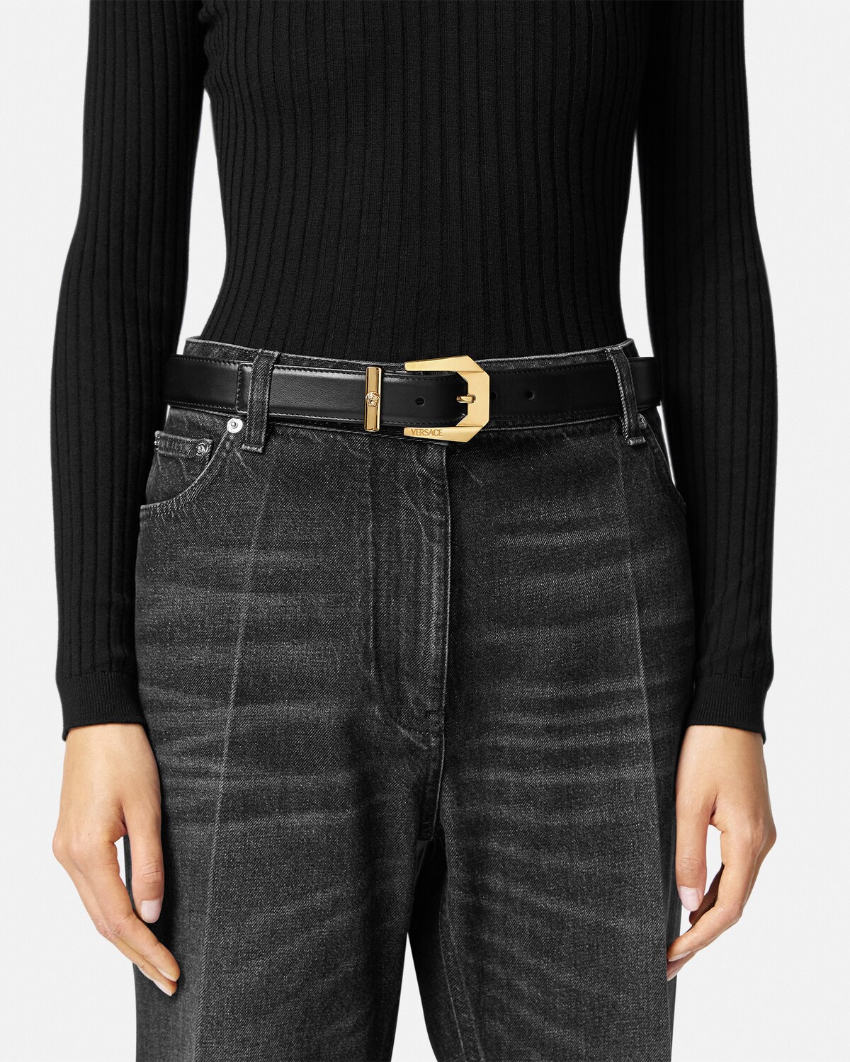 Versace حزام 3 سم جلدي مزين بإبزيم Medusa Heritage أسود+ذهبي 3