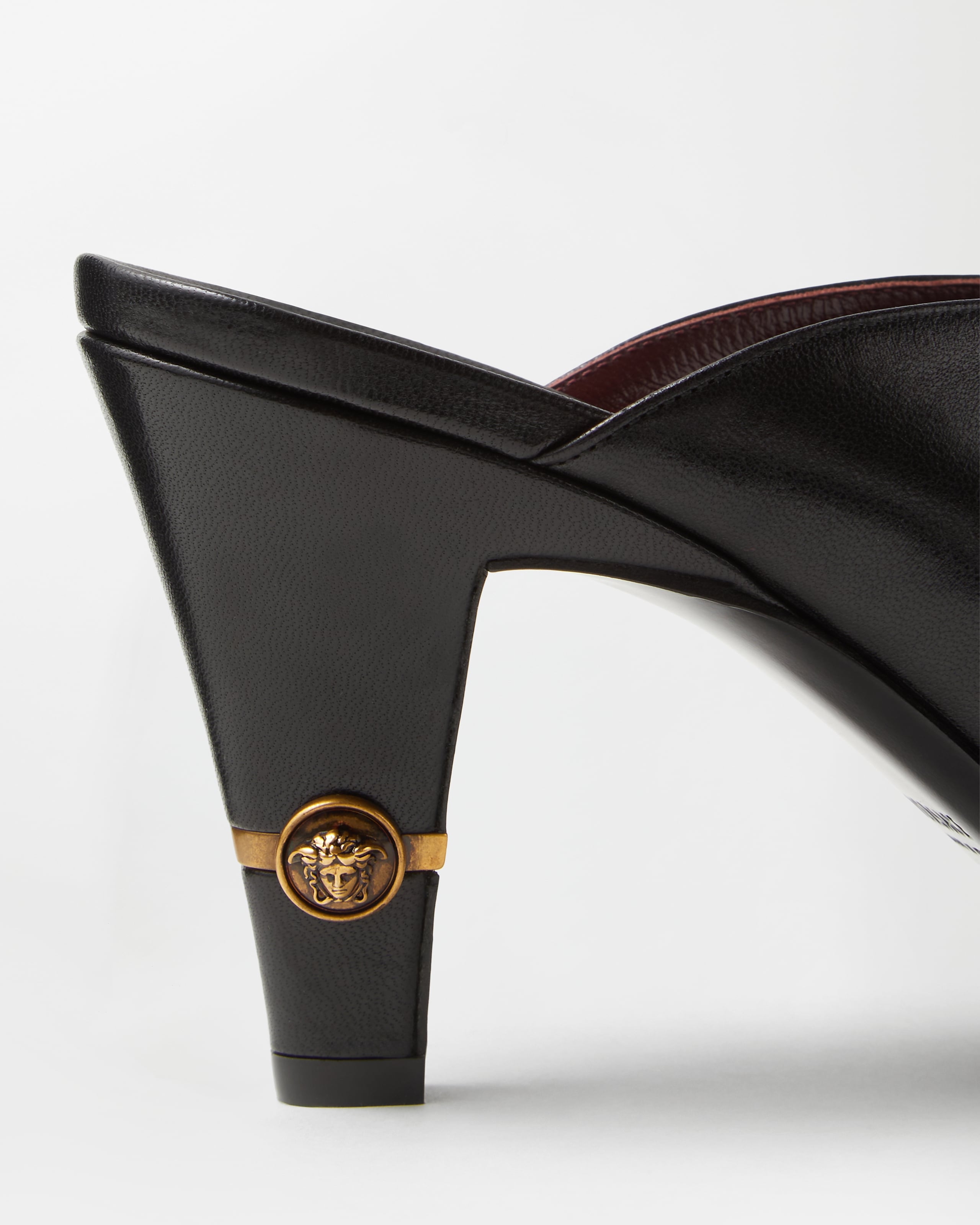 ベアシュー Giulietta Leather Mules 80 mm Black | VERSACE US
