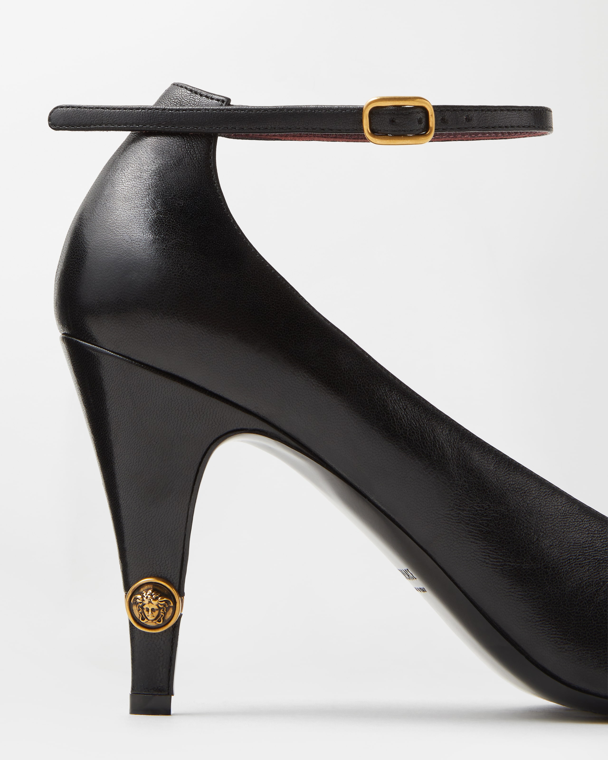 【ML】キャシー・ラング Gianni Leather Pumps 90 mm Black | VERSACE US