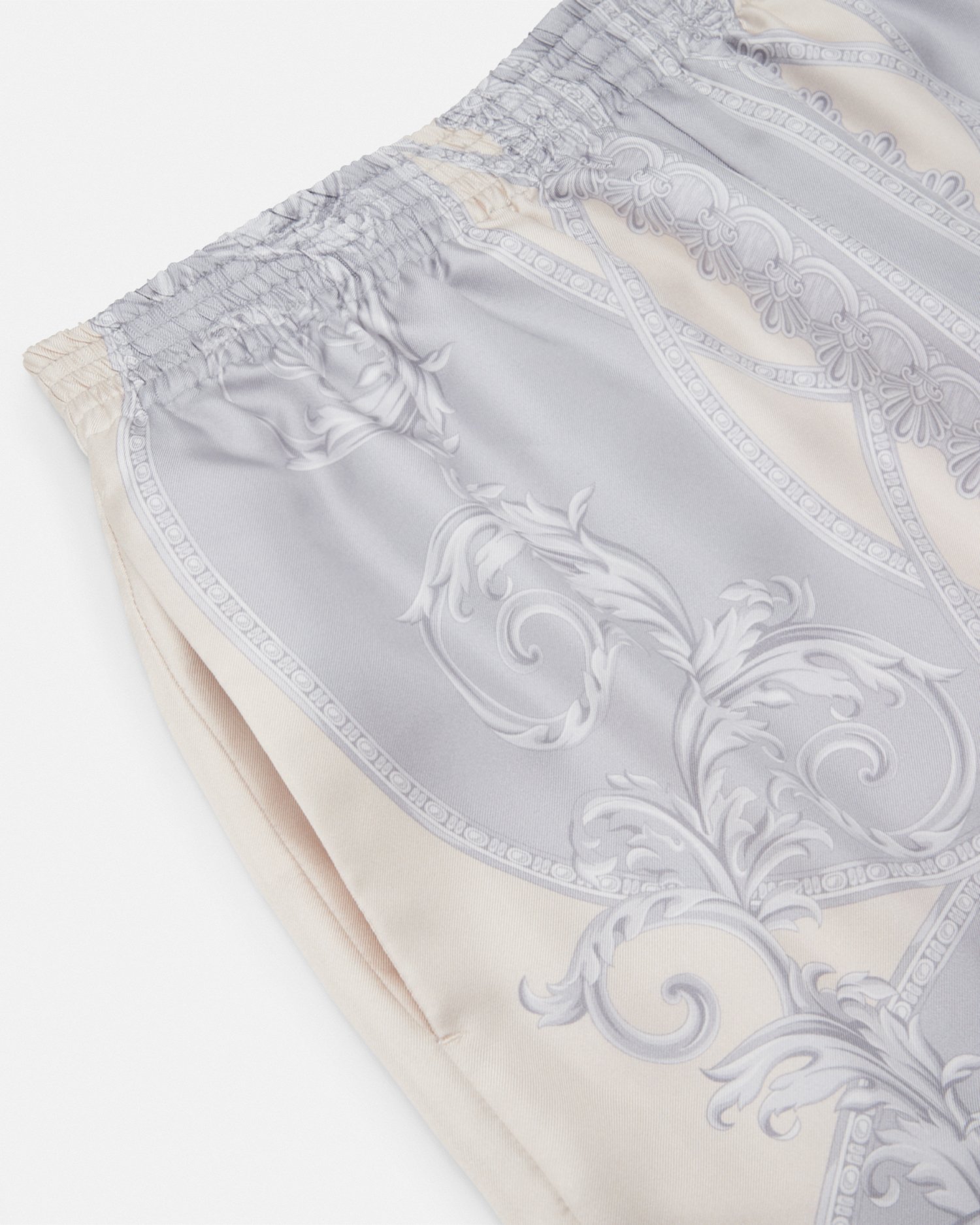 Versace Short En Soie La Coupe Des Dieux In Imprimer