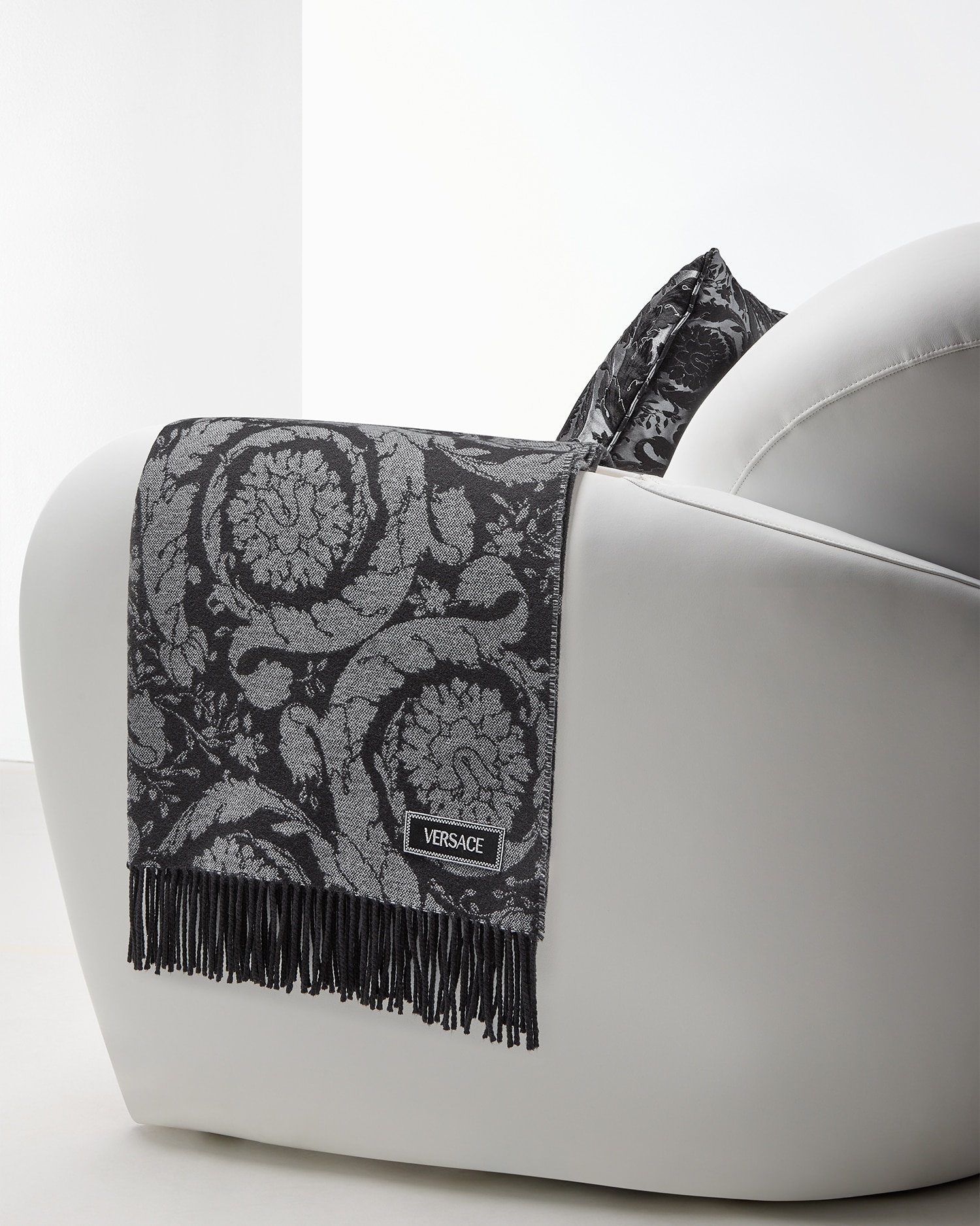 Versace Barocco Cashmere Fringed Blanket In Gris