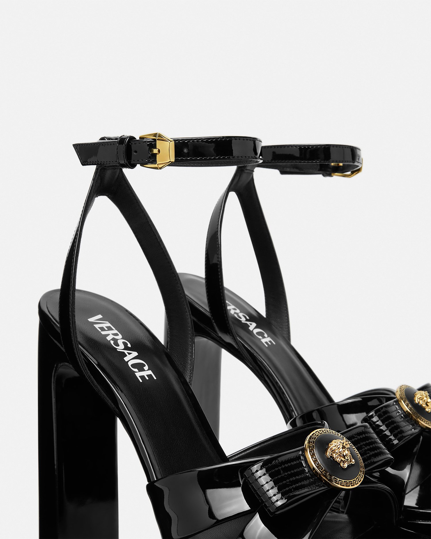 Gianni Ribbon Patent Sandals 140 mm