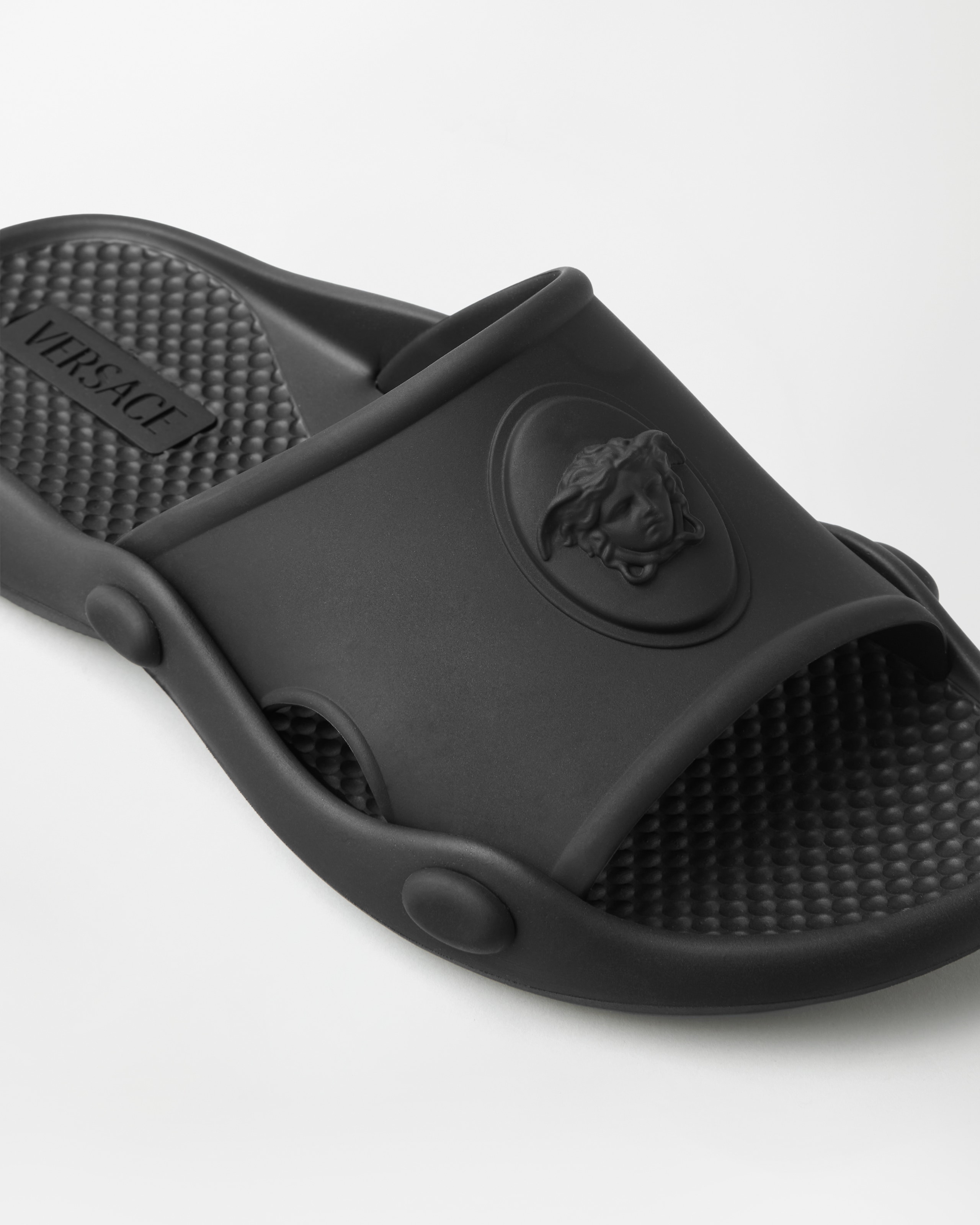 Versace サンダル Nettuno Rubber Slides Black | VERSACE US
