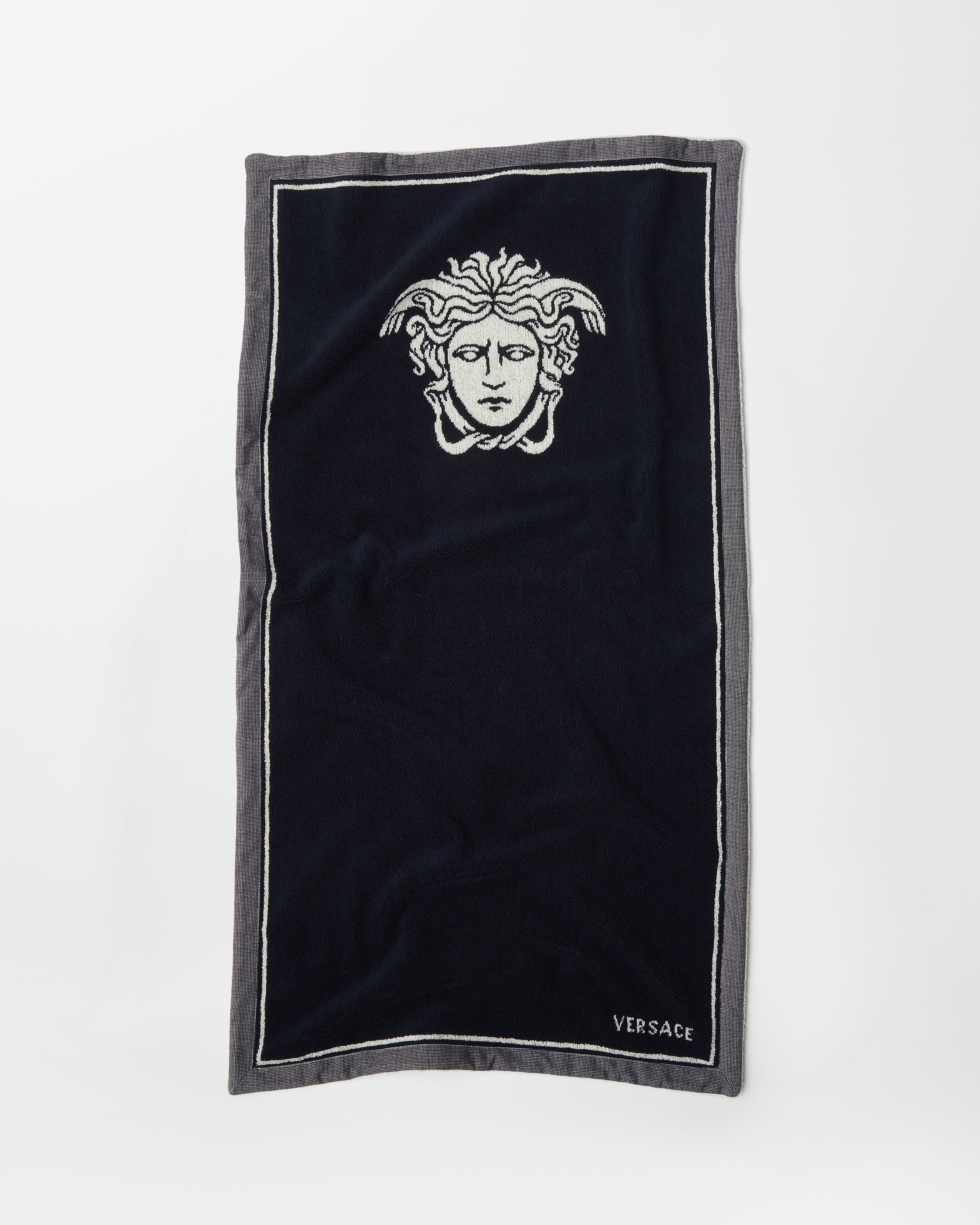 ヴェルサスタオル 大判ブランケット VERSACE Cotton-Terry Jacquard Bath Towel Blue | VERSACE US