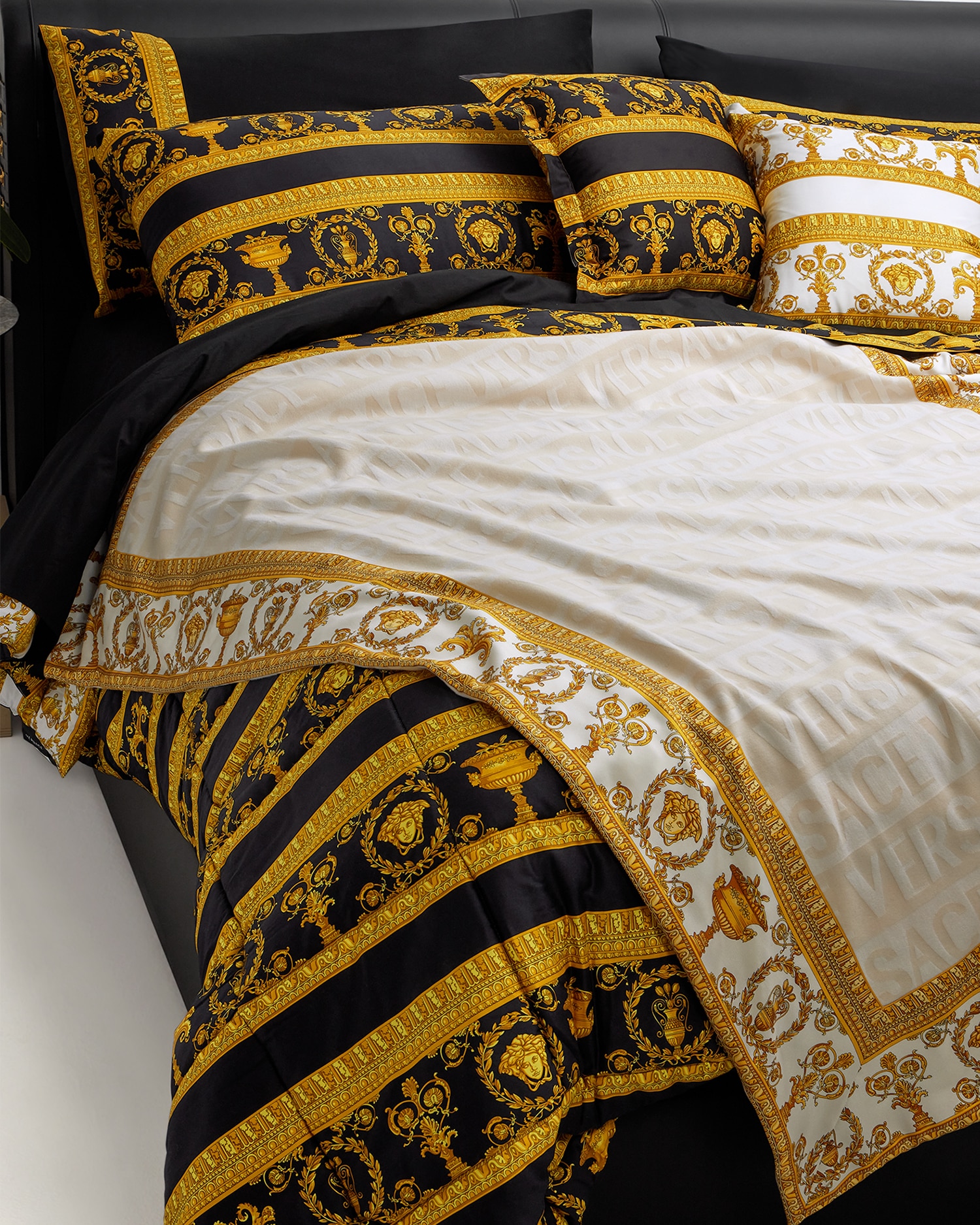 Shop Versace Home I ♡ Baroque Double-face Blanket