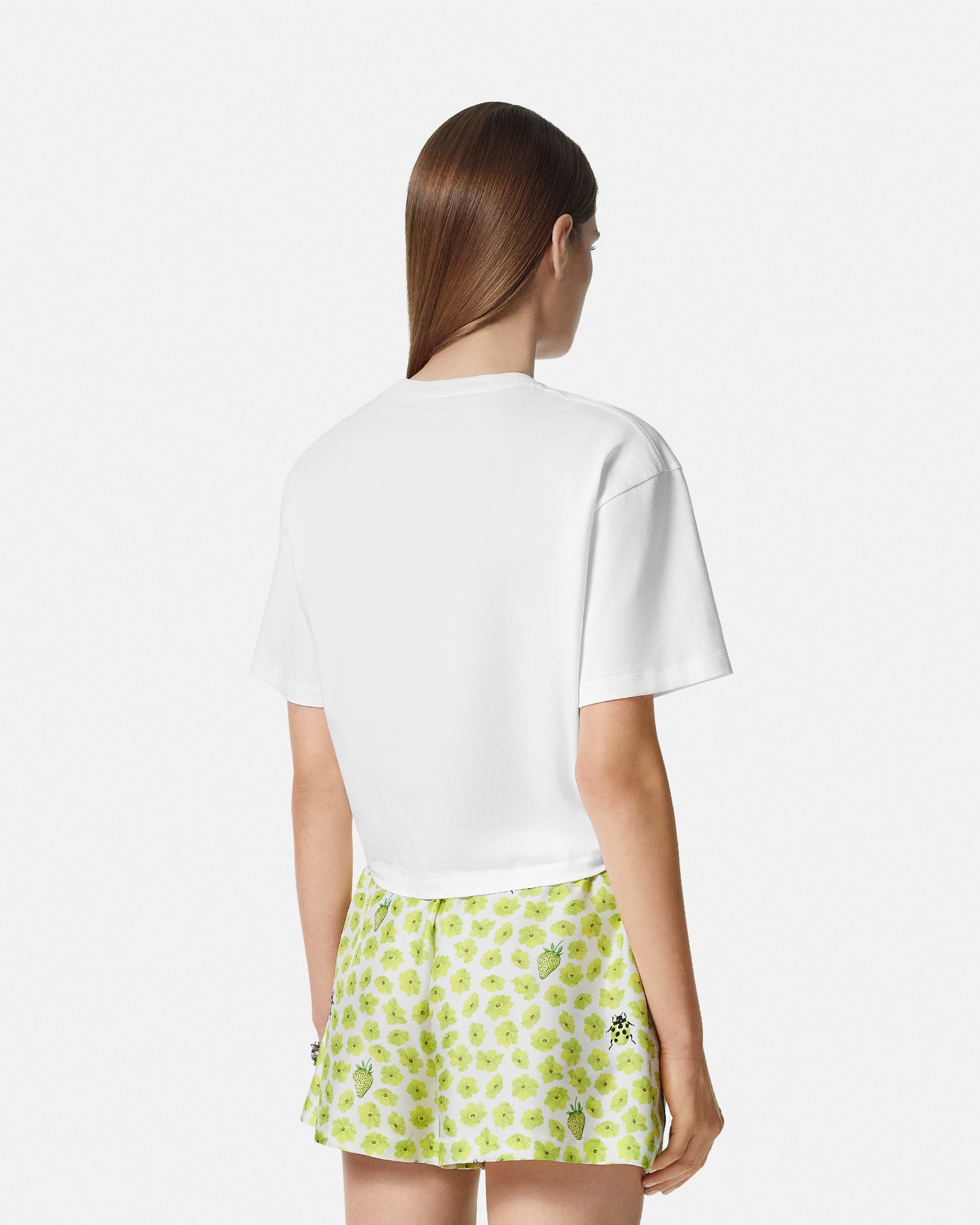 【公式】アクセサリーの激安通販 Strawberry Garden Safety Pin Crop T-Shirt | VERSACE US ベース