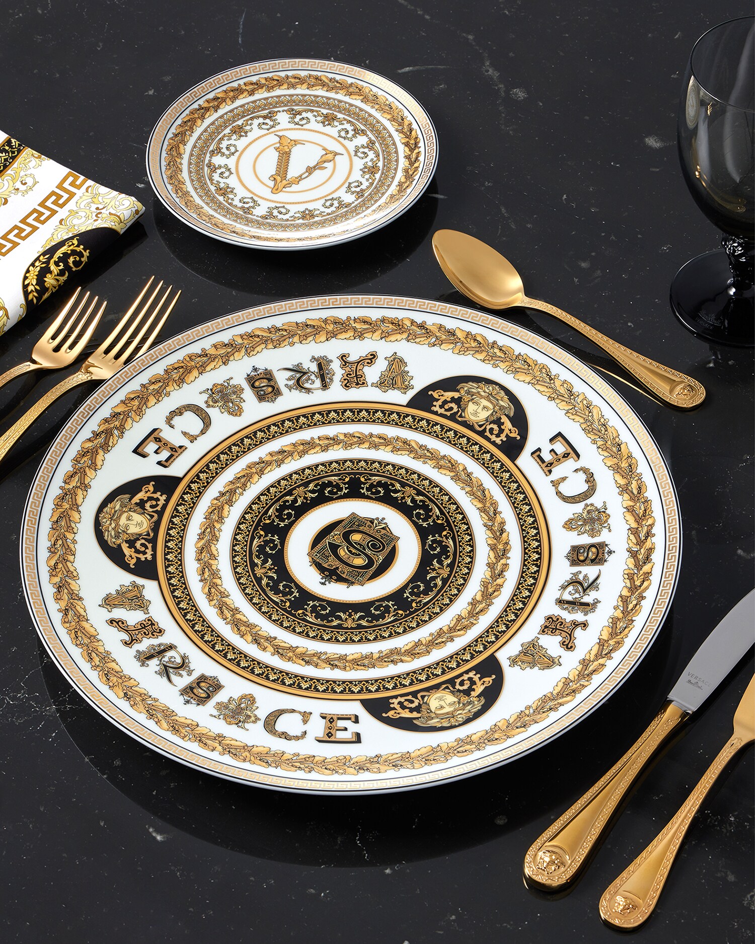 Versace Porcellane E Cristalli Virtus Alphabet S Charger Plate 33 Cm