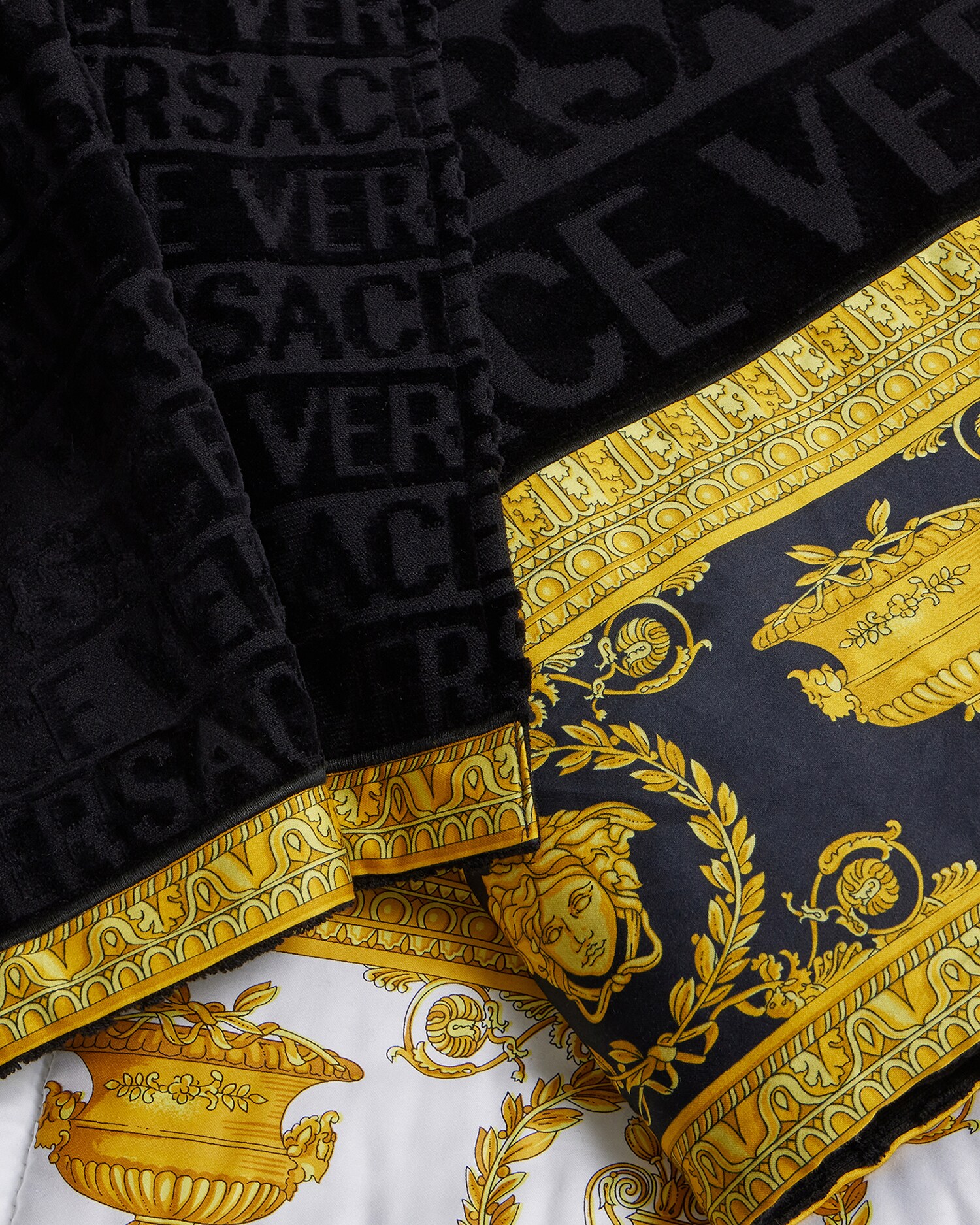 I ♡ Baroque Small Towel Black | VERSACE US