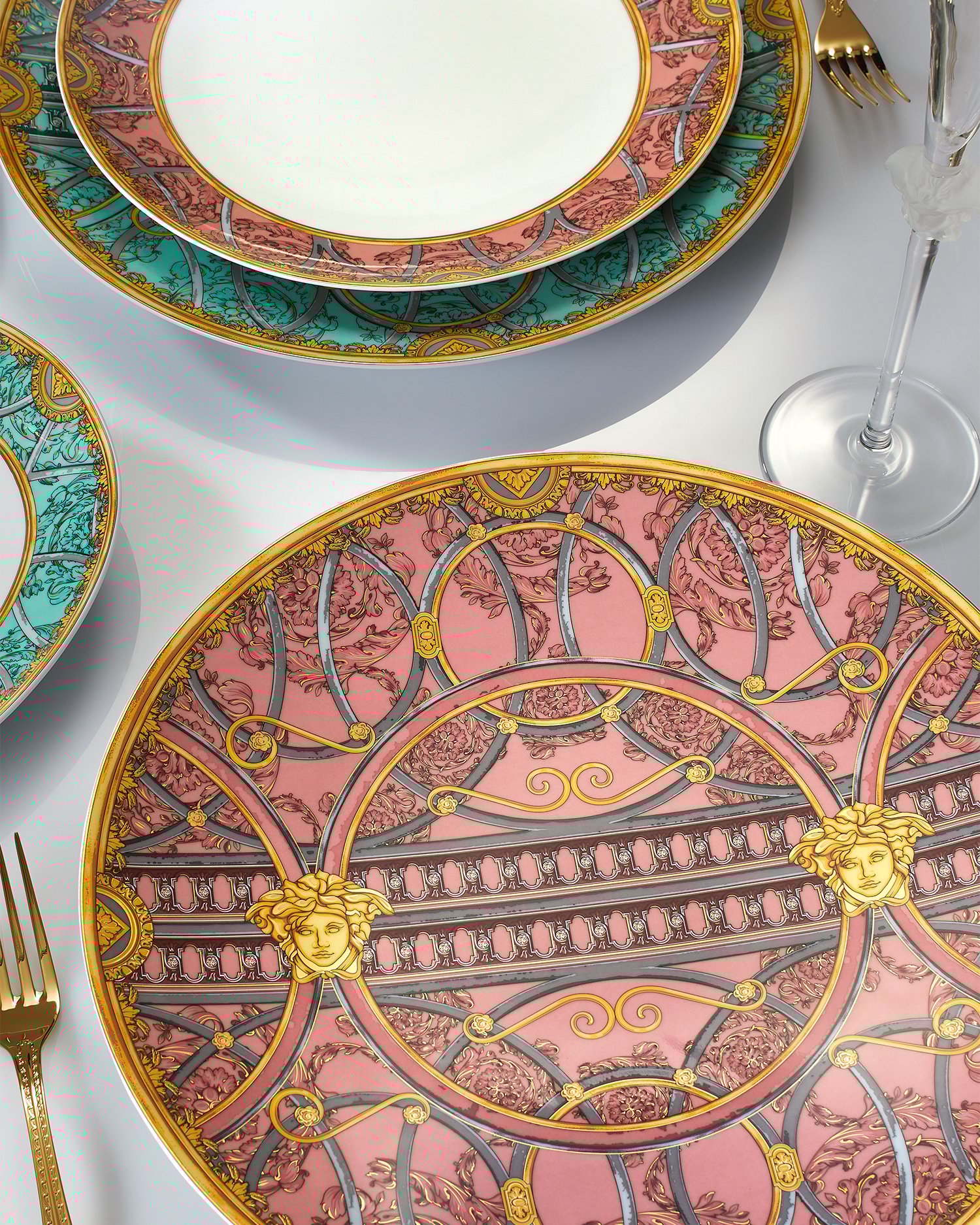 Versace Assiette Scala Del Palazzo Rosa 33 Cm