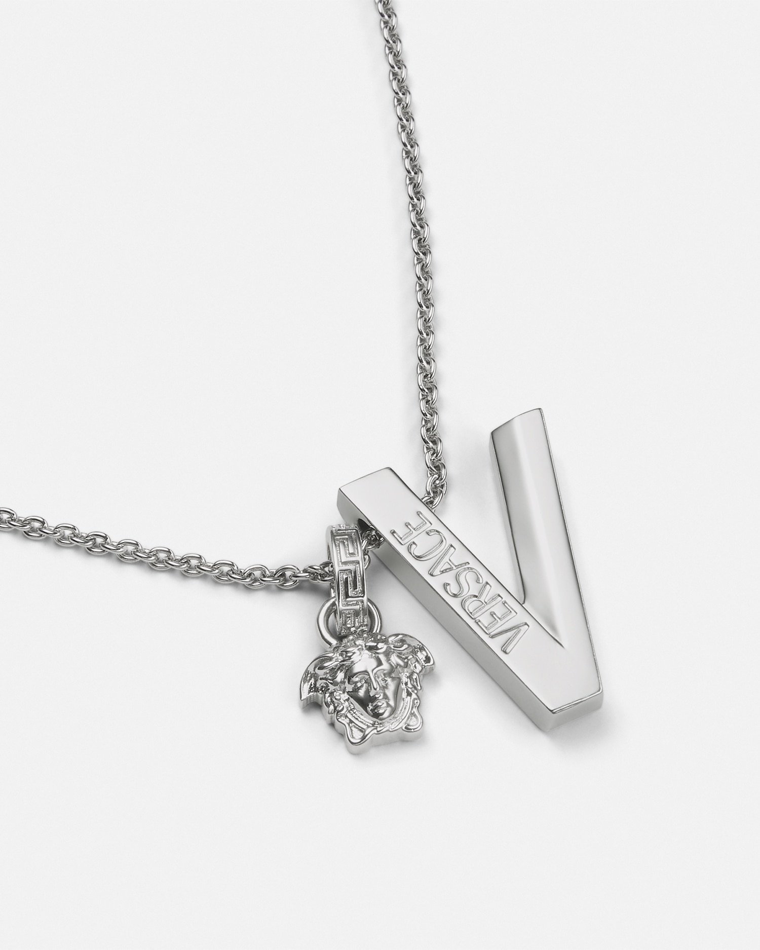 Versace V2025 Chain Necklace In Argent
