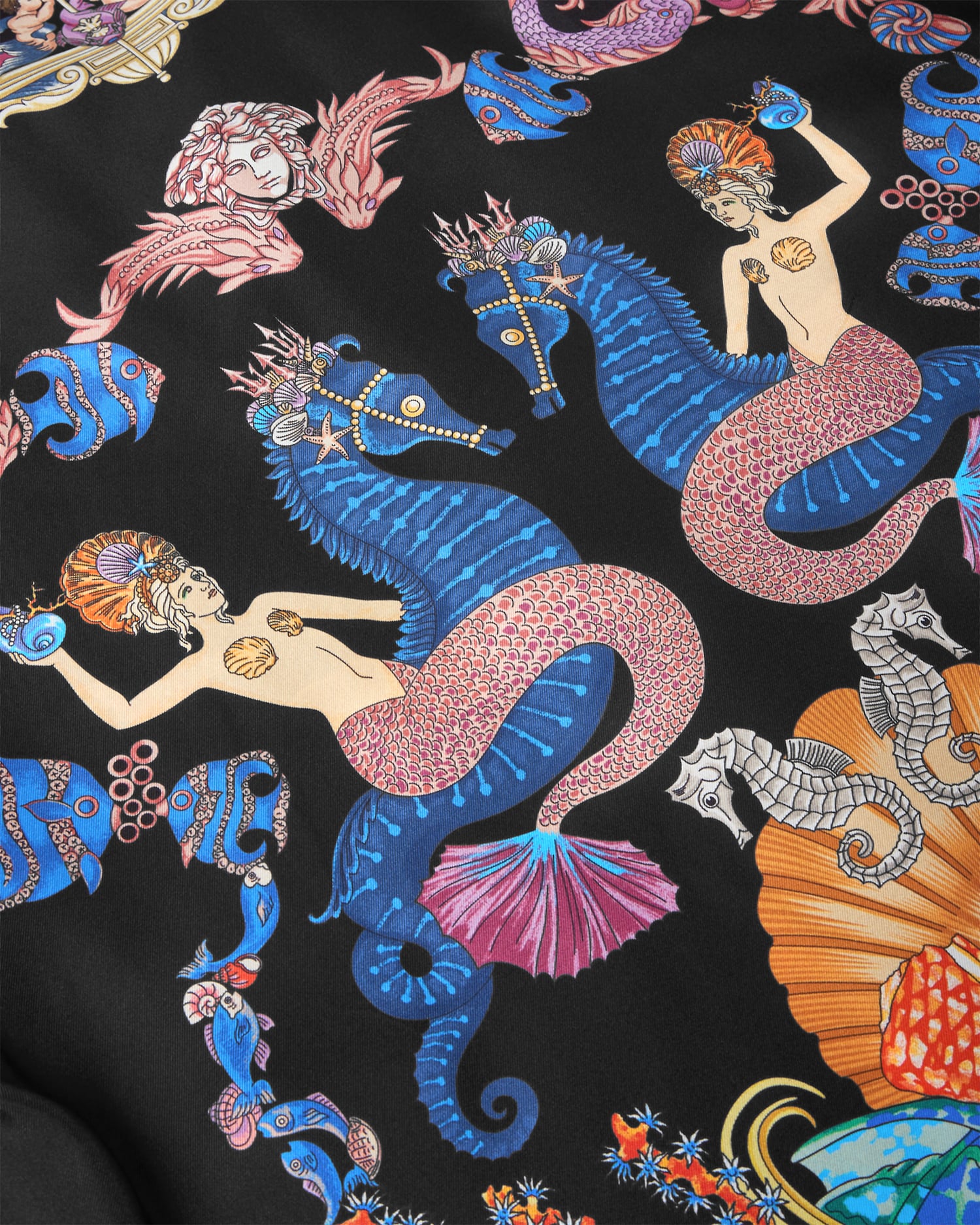 【送料&関税込】Versace Coral theatre postcard T-shirt（白） Coral Theatre Postcard T-Shirt | VERSACE US