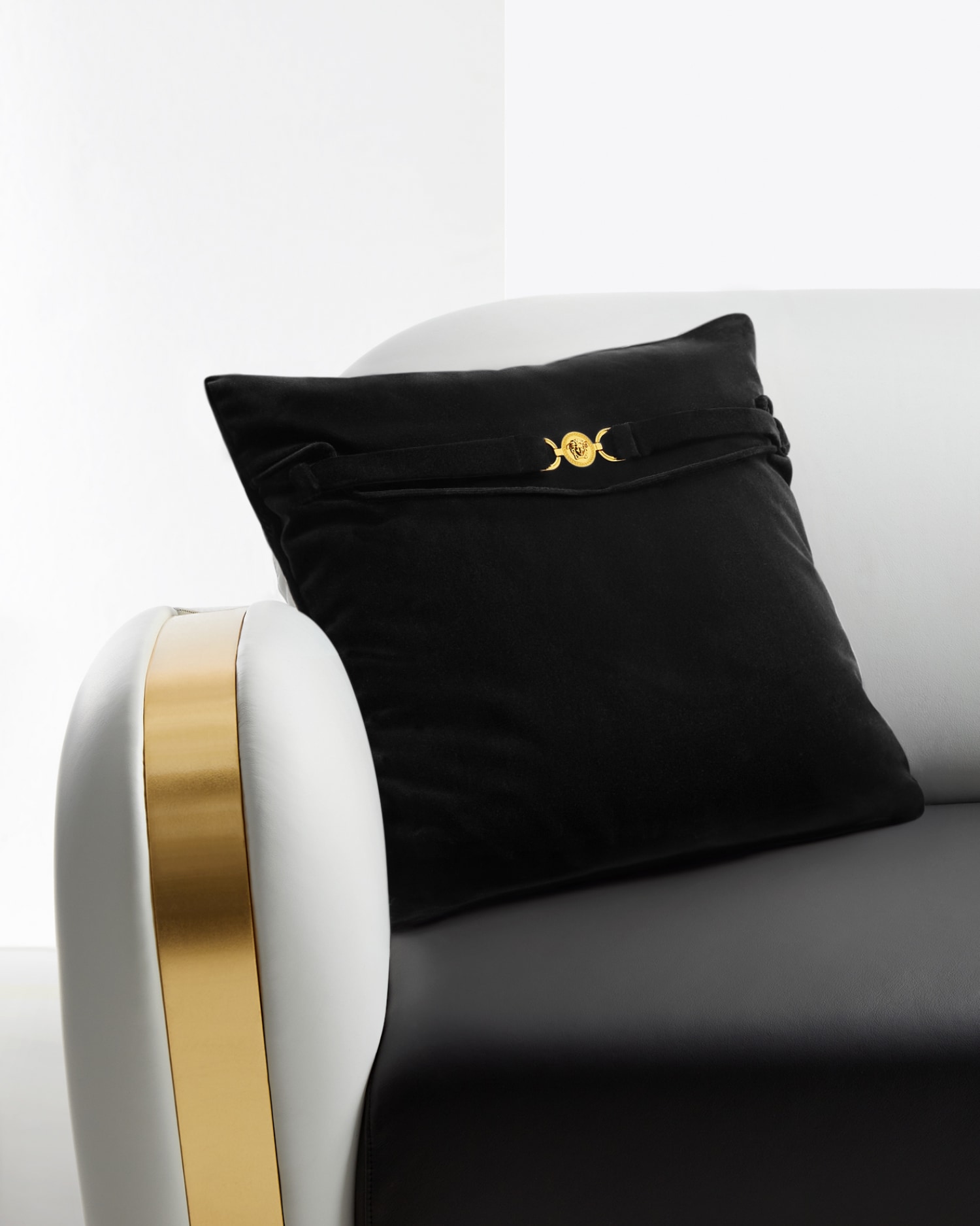 Versace Coussin Medusa '95 45 Cm In Black