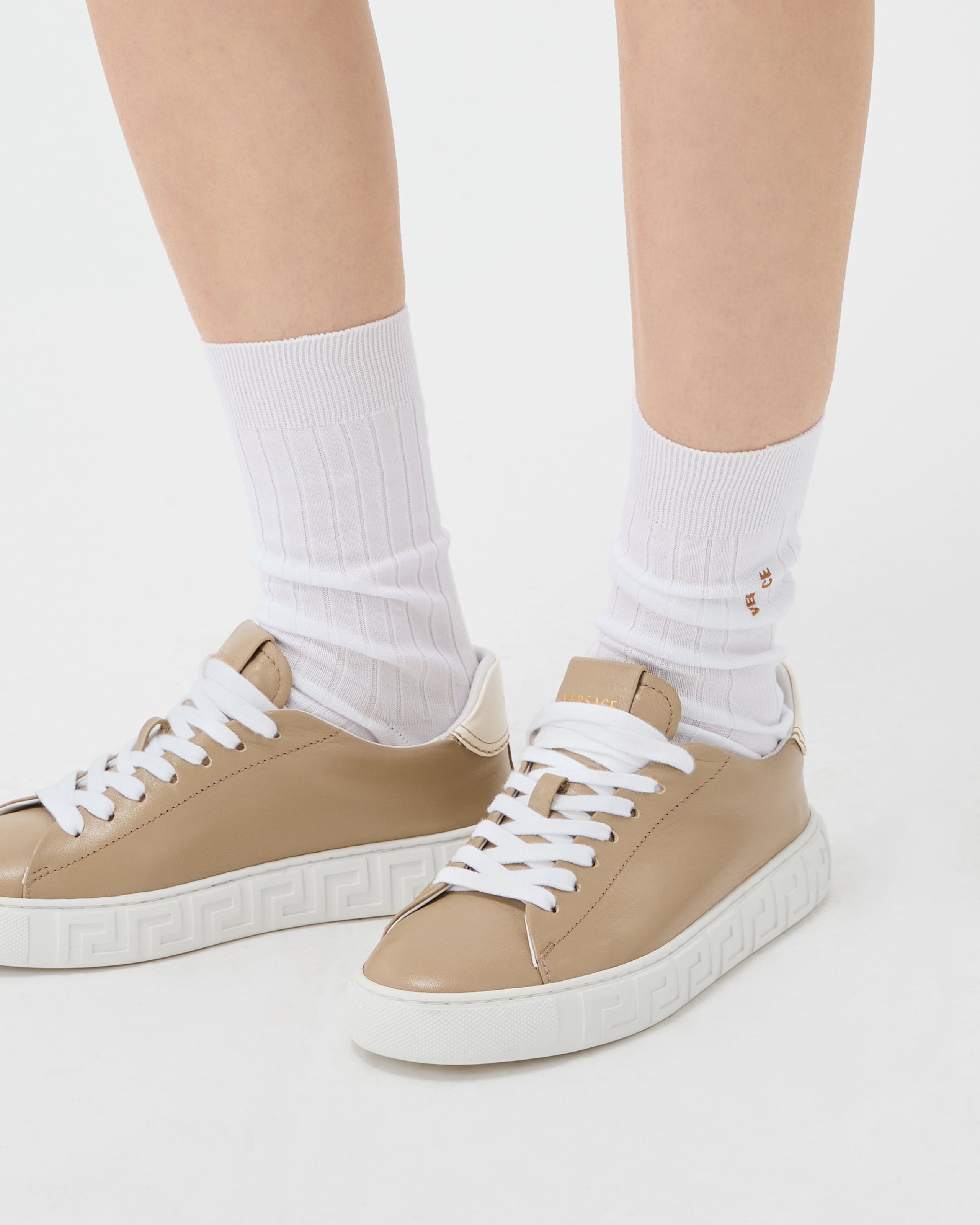 Versace Greca Baskets En Cuir In Multi