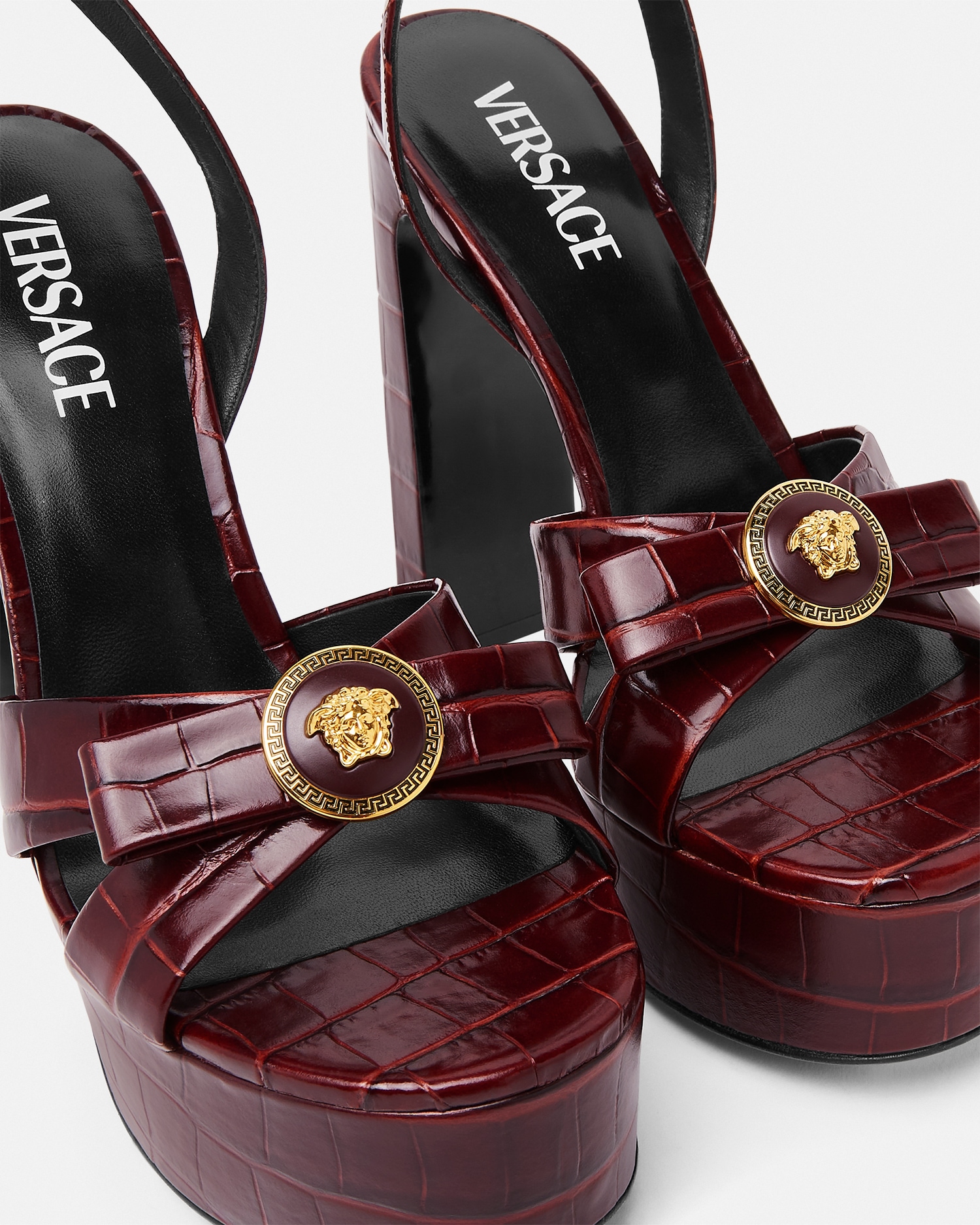 美品 GIANNI VERSACE アンクルブーツ ベロア レザー ビックロゴ 美品 GIANNI VERSACE アンクルブーツ ベロア レザー ビックロゴ - メルカリ