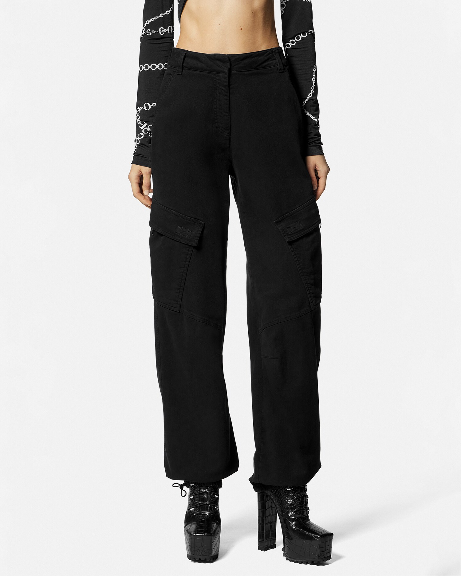 V-Emblem Cargo Jeans